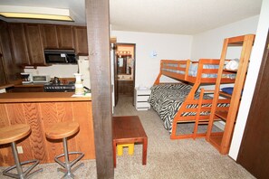 1 habitación, tabla de planchar con plancha y acceso a internet 