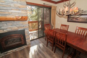 Dining - Mammoth Ski & Racquet Club #34 (Mammoth Lakes)