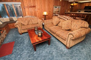 TV - Mountainback #45, Den (Mammoth Lakes)