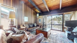 مدفأة، مشغل دي في دي، كرة قدم الطاولة، تنس طاولة