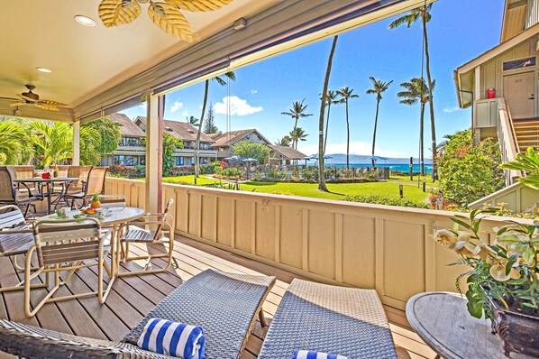 Outdoor dining - Kahana Village #18 Beach Front Luxury (Lahaina)