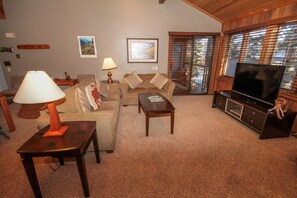 TV, caminetto, lettore DVD