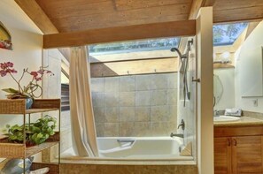 Combined shower/bathtub, hair dryer, towels - Come enjoy an Ocean Front condo at Kahana Outrigger 3 bd rm in West Maui Hawaii (Lahaina)