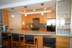 冰箱、微波炉、烤箱、炉灶