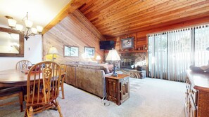 Smart TV, fireplace, DVD player