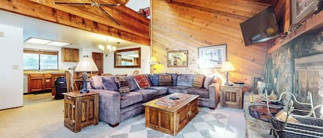 Smart TV, fireplace, DVD player