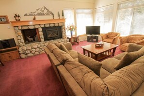 Chimenea y reproductor de DVD 