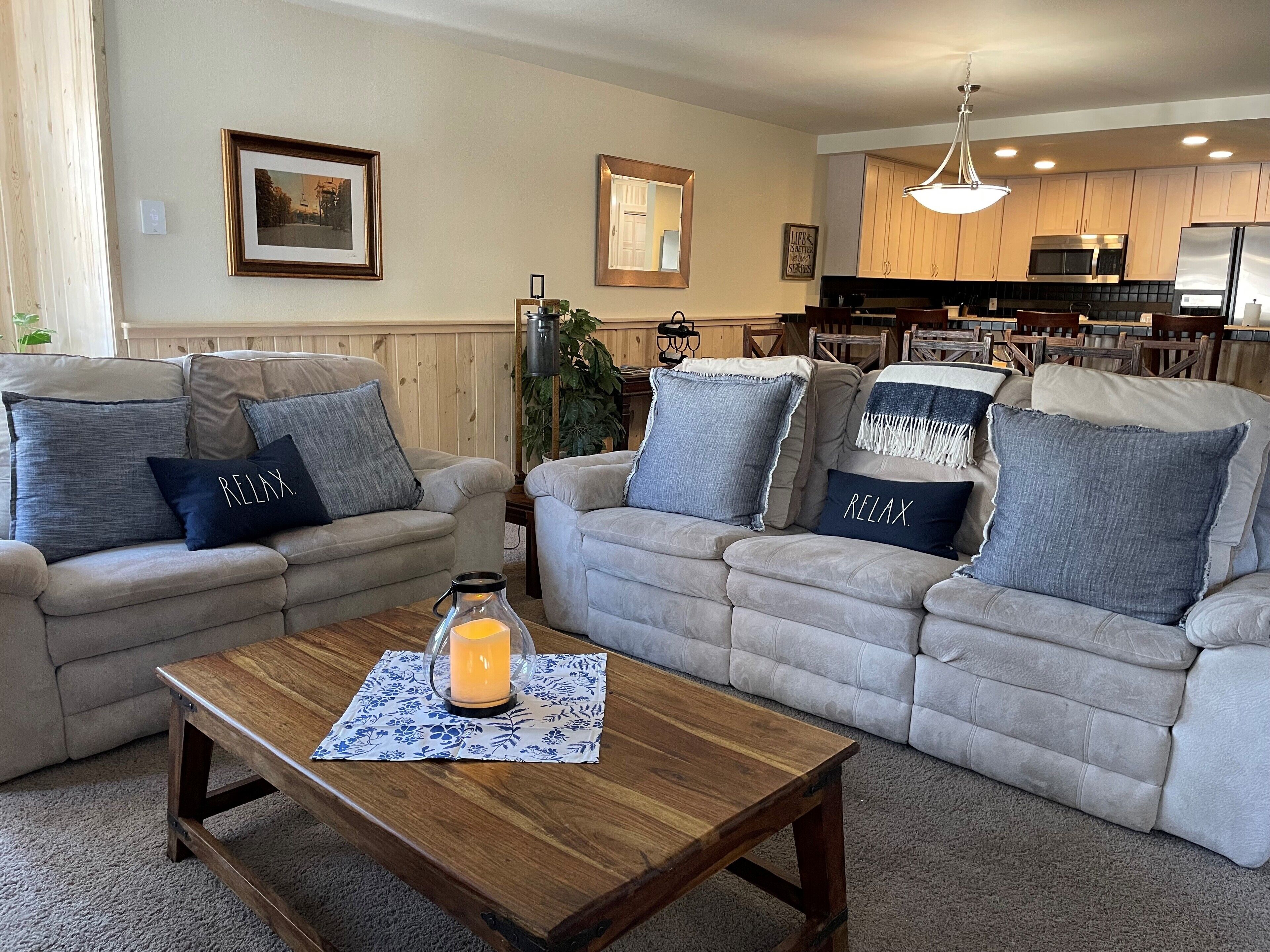 Fernseher, Kamin, DVD-Player