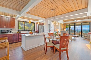 Dining - Kahana Village #14 Beach Front Luxury (Lahaina)