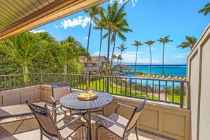 Outdoor dining - Kahana Village #14 Beach Front Luxury (Lahaina)