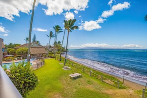 Pool - Kahana Village #21 Beach Front Luxury (Lahaina)