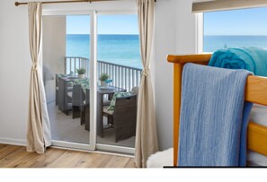 Interior - Premium Oceanfront Escape P1427-0 (Oceanside)