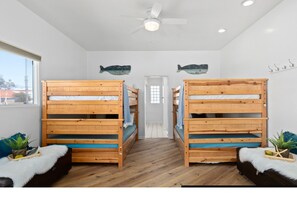 6 bedrooms, iron/ironing board, WiFi, bed sheets