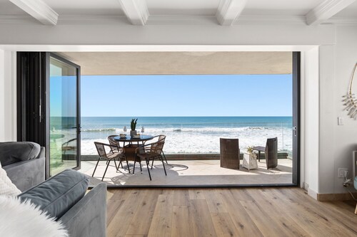 Single Family Gorgeous Beachfront Mansion on the Sand P1733-0