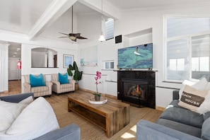 TV, fireplace