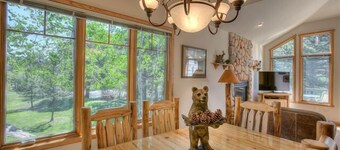 8 posti letto, 3 camere da letto, 3 bagni. No animali<br><br>Condominio sul fiume