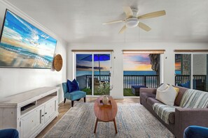 TV - Beckoning Pet-Friendly Beachfront Duplex P1027-0 (Oceanside)