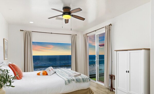 8 bedrooms, iron/ironing board, WiFi, bed sheets - Spectacular Single-Family Beachfront Home P1023-0 (Oceanside)