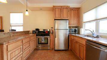 Fridge, microwave, dishwasher, coffee/tea maker