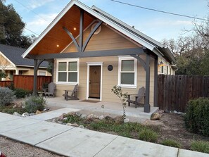 Exterior - Olive with a Twist-Right in the Heart of Paso Robles on the West Side! (Paso Robles)