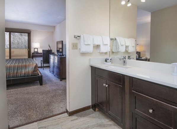 3 habitaciones, tabla de planchar con plancha y wifi gratis 