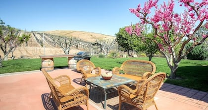 Näkymät keskellä Vines - Solitude kanssa Hacienda Style