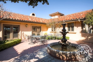 Outdoor dining - Vineyard Views + Jetted Tub | Paso Robles Wine Country | Solitude I (Paso Robles)