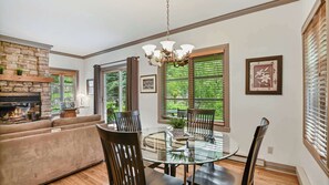 Dining - Mont-Tremblant - Plateau sur la Montagne 214-3 (Mont-Tremblant)