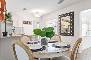 Dining - 3 Palms Retreat, Beachfront Retreat (Indian Rocks Beach)