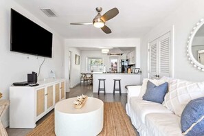 Smart TV, offices - 3 Palms Retreat, Beachfront Retreat (Indian Rocks Beach)