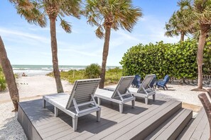 Property grounds - 3 Palms Retreat, Beachfront Retreat (Indian Rocks Beach)