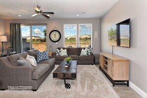 Smart TV, DVD player - Another Day In Paradise at The Ledges *Resort Amenities Included!* (St. George)