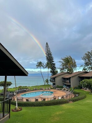 A heated pool - Style, Serenity, and a View You’ll Never Forget. vacation discounted! (Lahaina)