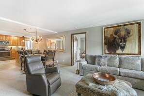 Relax in a comfortable living space with a seating area, dining table, and fully equipped kitchen.