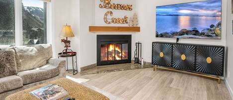 Smart TV, lareira, DVD player
