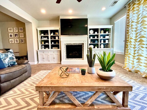 Smart TV, fireplace, video game console, Netflix
