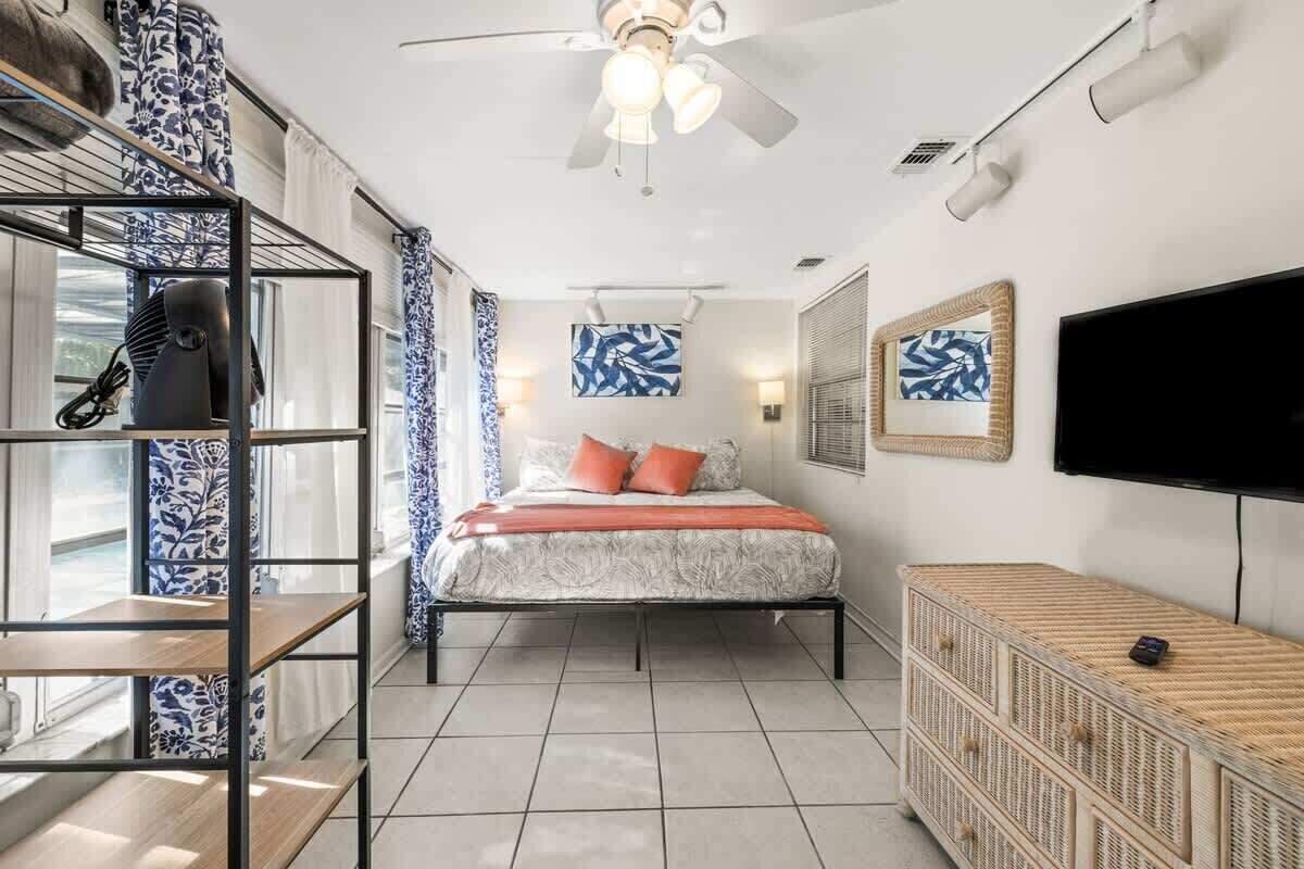 3 bedrooms, iron/ironing board, free WiFi, bed sheets