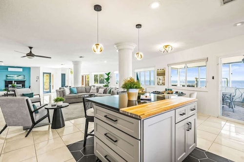 Florida Villa - Waterfront - Private Pool!