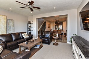 Smart TV, DVD player, ping pong - Spacious 4BR w/ 2 Kings - 2 Rec Rooms & Near Pool (St. George)
