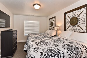 4 bedrooms, iron/ironing board, free WiFi, bed sheets