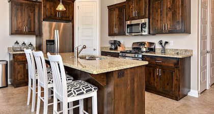 Sleeps 14, 3BR on 18th Hole w/ Fire Pit & Loft