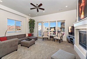 Smart TV, fireplace, DVD player, printers