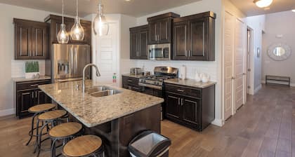 Poolside 3BR w/ EV Fast Charger & Red Rock Views