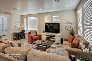 تلفزيون ذكي، ألعاب فيديو، مشغل دي في دي، كرة قدم الطاولة