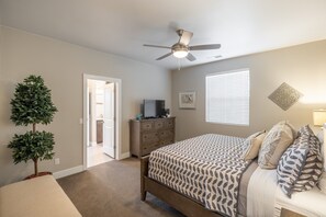 3 bedrooms, desk, iron/ironing board, free WiFi