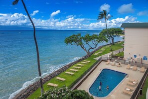 Pool - Direct Oceanfront • AC • Top Floor Views • Peaceful Maui Escape (LAHAINA)