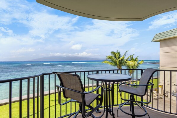 Outdoor dining - Direct Oceanfront • AC • Top Floor Views • Peaceful Maui Escape (LAHAINA)