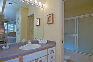 Combined shower/bathtub, towels - Watch Sea Turtles from this Ocean Front Lanai. Affordable in Paradise! (Lahaina)