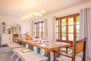 Dining - CASA LEO - Luxurious beach house with pool and direct sea access (Muro)