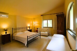7 bedrooms, iron/ironing board, free WiFi, bed sheets